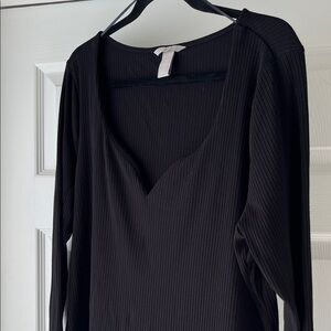 H&M Black Ribbed Long Sleeve sweetheart-V-Neck Top – Size XXL